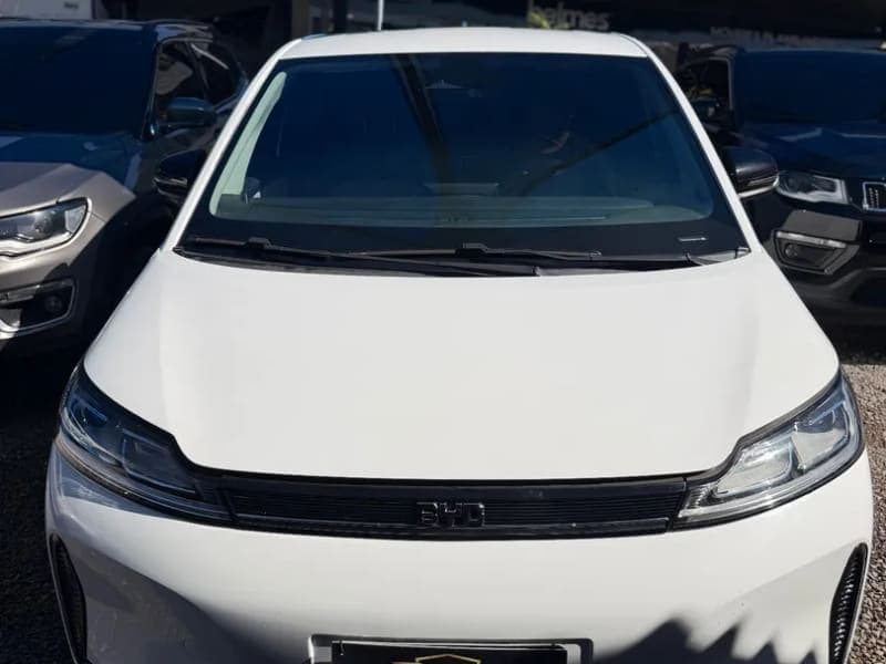 BYD D1 EV (Elétrico) no pátio da Uai Veículos
