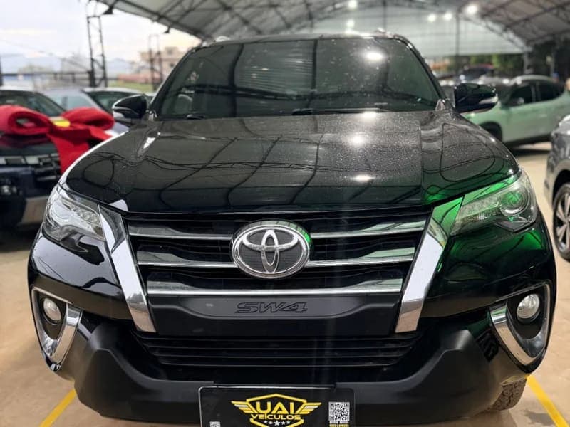 Toyota Hilux SW4 SR 4x2 2.7/ 2.7 Flex 16V Aut. no pátio da Uai Veículos